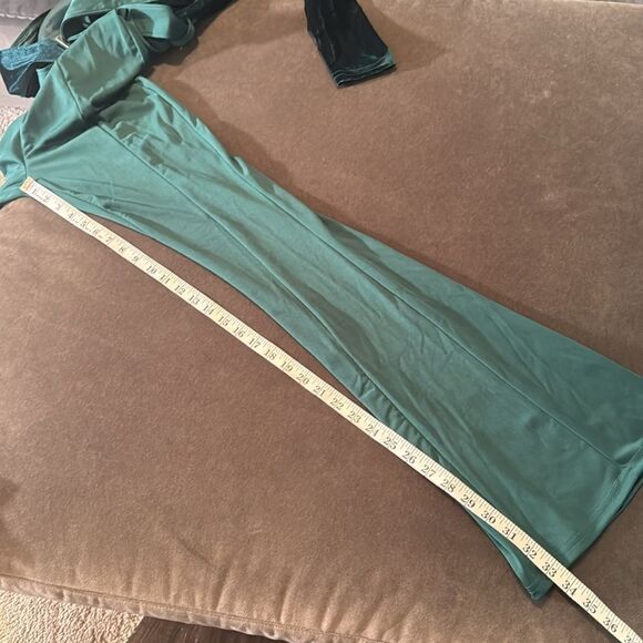 Women’s Green Jumpsuit Deep V-Neck Velvet Bodice Belted Waist Zip Back Size M - Picture 11 of 12